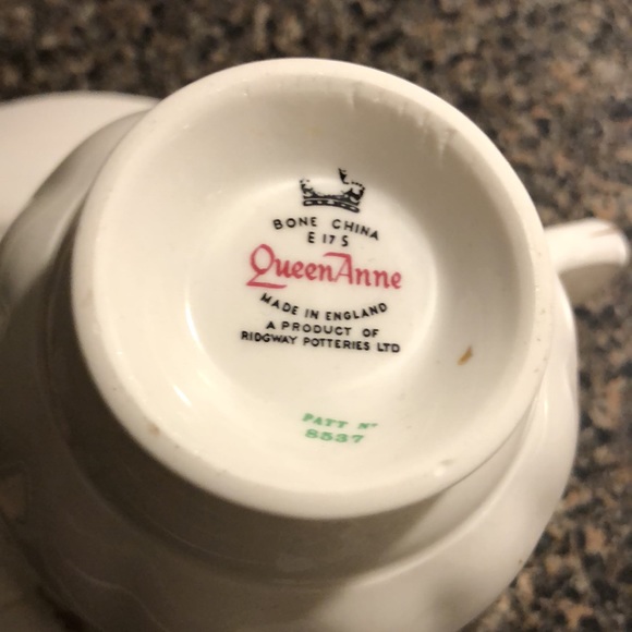 Queen Anne bone China England tea cup/saucer - Picture 5 of 6